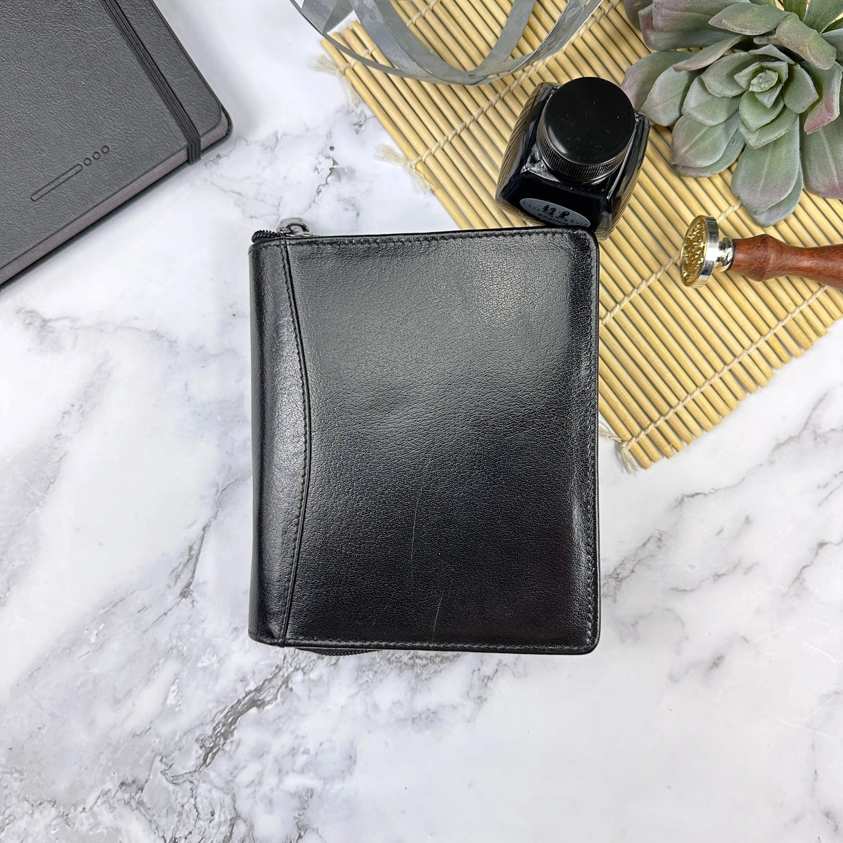 Indulge in the epitome of elegance with the Girologio 12 Zippered Pen Case. Meticulously crafted from premium, eco-friendly tanned leather, this zippered case promises a lavish velvet interior and generous space to securely accommodate up to 12 pens. Girologio once again emerges as a superior choice for safeguarding your cherished writing instruments, seamlessly combining plush softness and flexibility with unparalleled toughness and durability.