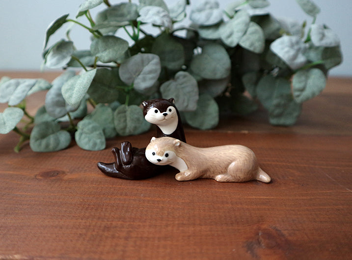Chocolate Otter Chopstick Rest / Pen Rest