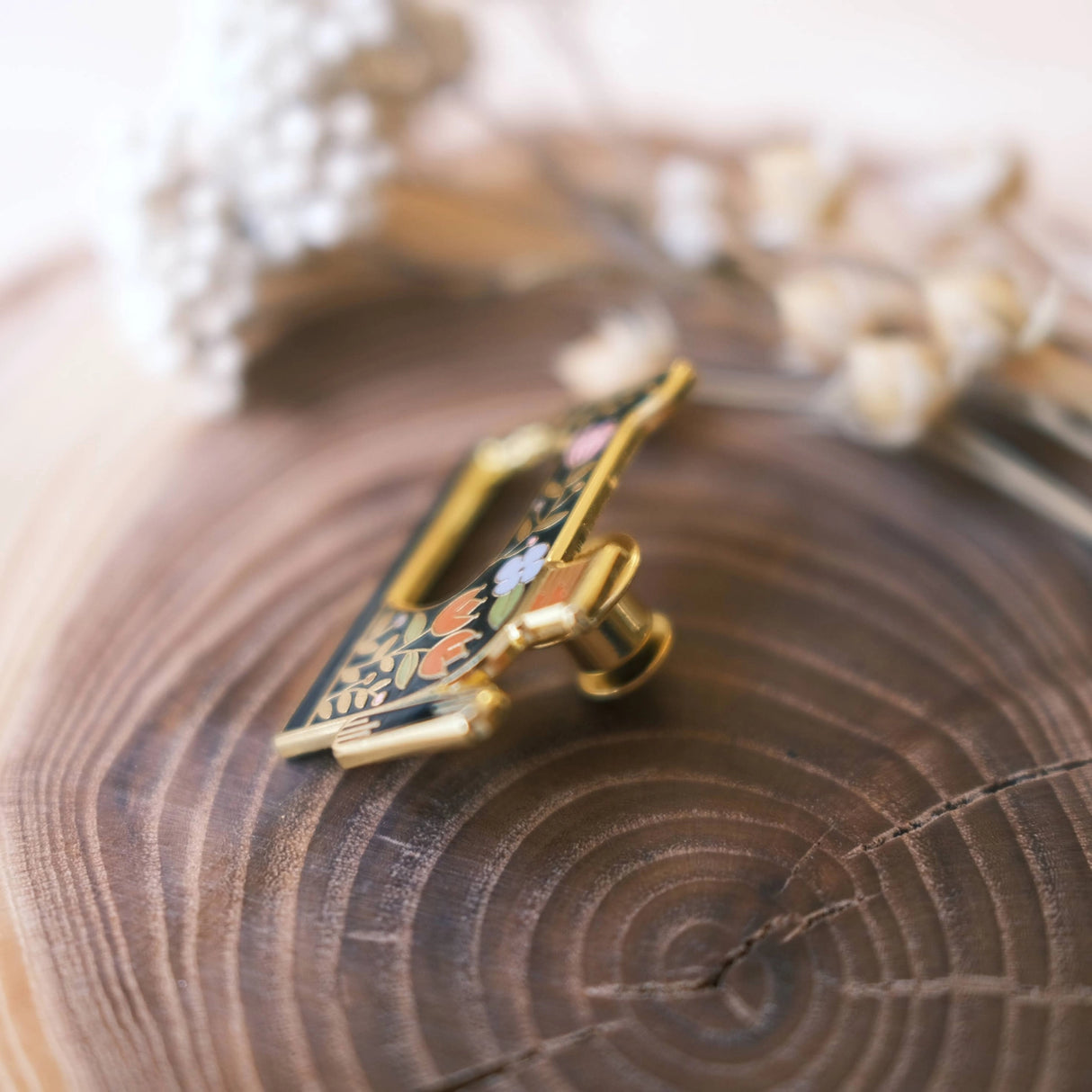 Sewing Machine (Black) Enamel Pin