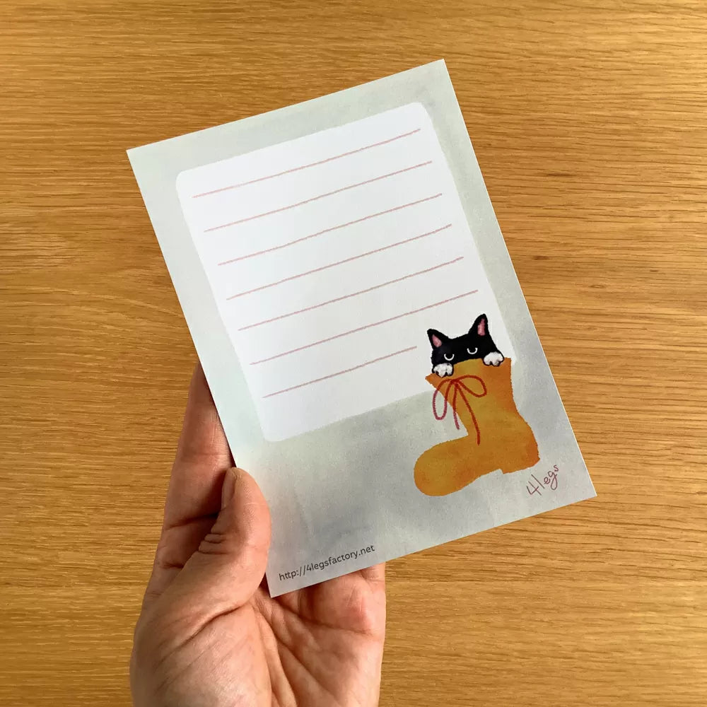 4legs A6 Letter Paper - Cranky Cat
Featuring charming watercolor of cranky cats from Japanese illustrator 4legs
It is a convenient size that is not too big or too small. Please use it as a communication tool for small thank you and announcements. There are no lines on the front side, so you can use it freely as a shop card or business card with stamps and stickers as well as memos and letters. It is a great gift for people who like paper. The gorgeous and gentl