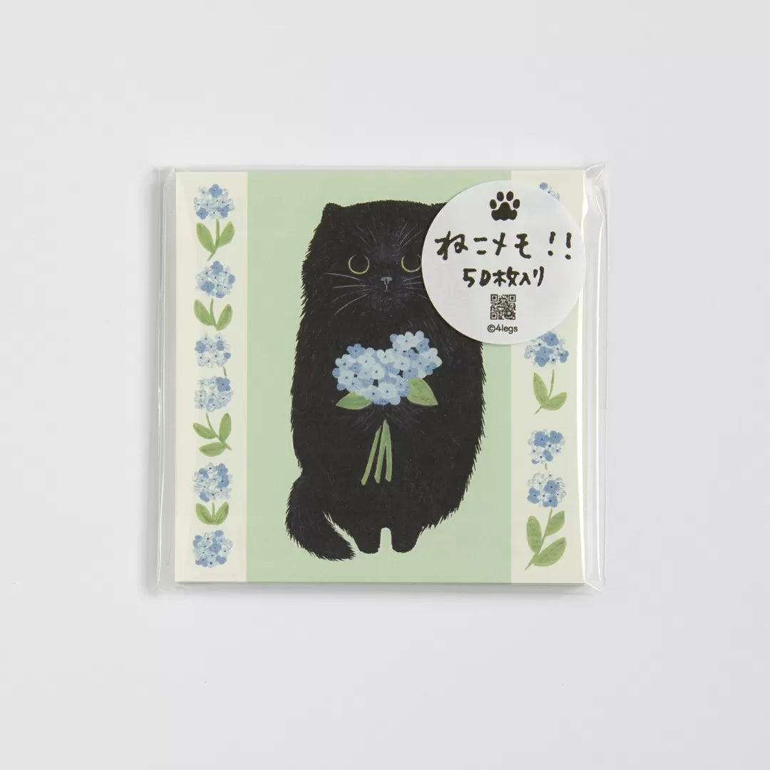 Featuring charming watercolor of a cat from Japanese illustrator 4legs
It is a convenient size that is not too big or too small. Please use it as a communication tool for small thank you and announcements. There are no lines on the front side, so you can use it freely as a shop card or business card with stamps and stickers as well as memos and letters. It is a great gift for people who like paper. The gorgeous and gentle designs will make you feel warm and