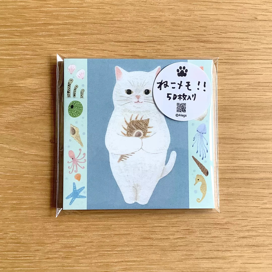 4legs Cat Memo - New #3 Shiro-Neko
Featuring charming watercolor of a cat holding a shell from Japanese illustrator 4legs
It is a convenient size that is not too big or too small. Please use it as a communication tool for small thank you and announcements. There are no lines on the front side, so you can use it freely as a shop card or business card with stamps and stickers as well as memos and letters. It is a great gift for people who like paper. The gorgeous