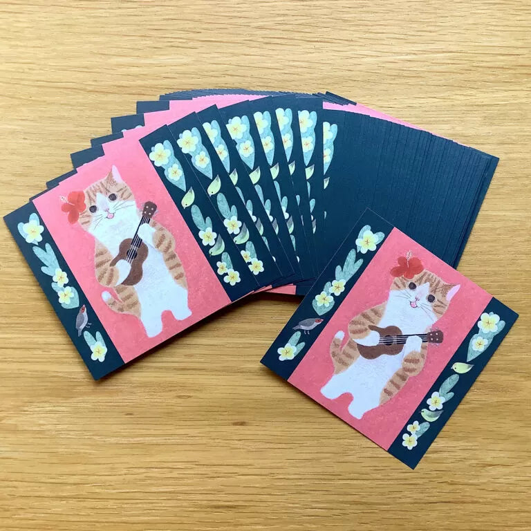 4legs Cat Memo - New #6 Brown-White Hawaii
Featuring charming watercolor of a cat from Japanese illustrator 4legs
It is a convenient size that is not too big or too small. Please use it as a communication tool for small thank you and announcements. There are no lines on the front side, so you can use it freely as a shop card or business card with stamps and stickers as well as memos and letters. It is a great gift for people who like paper. The gorgeous and gen