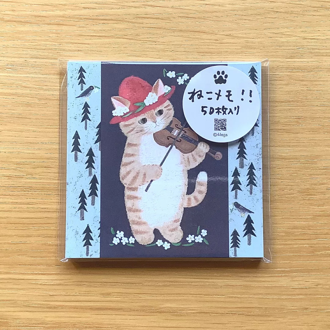 Featuring charming watercolor of a cat playing the violin from Japanese illustrator 4legs
It is a convenient size that is not too big or too small. Please use it as a communication tool for small thank you and announcements. There are no lines on the front side, so you can use it freely as a shop card or business card with stamps and stickers as well as memos and letters. It is a great gift for people who like paper. The gorgeous and gentle designs will mak