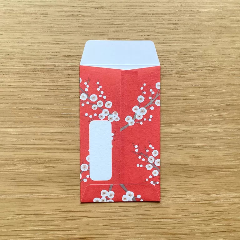 4legs Pochi Envelope
Featuring charming art from Japanese illustrator 4legs are the pochi envelopes. They're just the right size for folding bills and tucking them inside. Each set includes five envelopes with the same design, and they're also great for storing ephemera, flake stickers, or sending cheerful mail!
5 envelopes
Bag size: width 6.5cm× height 11cm