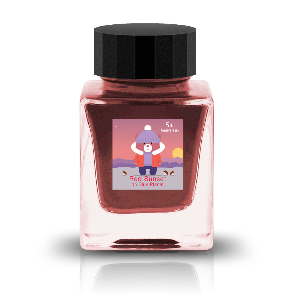 The 2 inks in the 5th anniversary collection celebrate 5 years of TONO & LIMS. This collection was released during the "A Space Walk" event in Tokyo in 2023 and continues the space theme.
Red
30ml