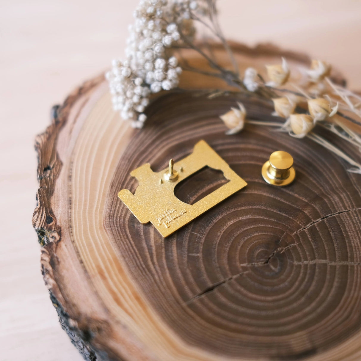 Sewing Machine (Black) Enamel Pin