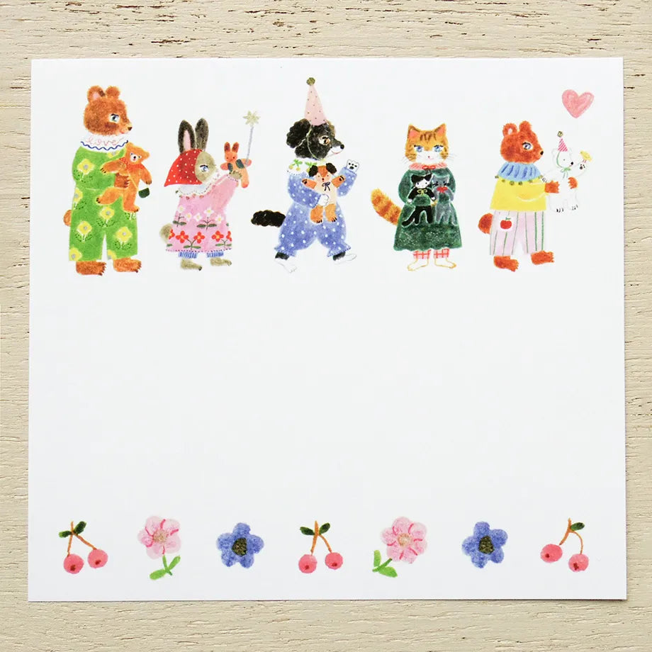 A block memo with many stylish and cute animals.
The flowers around me and the clothes everyone is wearing are so cute that every time I look at them, my heart flutters.
Pack of 120 sheets that can be used every day. Another point is that it is made of firm and thick paper, so it does not transfer to the back. Please use it not only as a memo, but also as a card to accompany the gift.