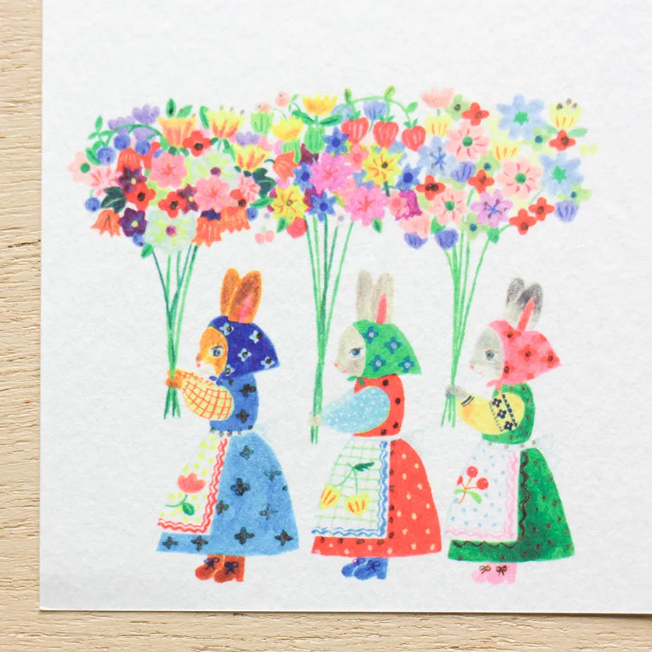 Animals dressed in fashionable clothes and cute flowers are drawn in a one-stroke note by illustrator Aiko Fukawa. Since it uses fluorescent ink, the bright color is cute. Use it to write a small letter or thank you.
It comes in a set of 4 patterns, so you can use it according to your mood and the person you are sending it to.
It is made of Mino washi paper with a pleasant rough texture, and you can also enjoy the unique writing comfort of washi paper.
Mino washi paper
4 patterns, 5 sheets each&nb