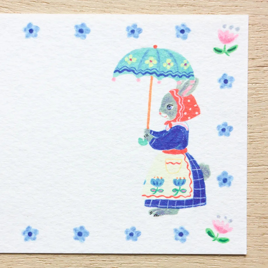 Animals dressed in fashionable clothes and cute flowers are drawn in a one-stroke note by illustrator Aiko Fukawa. Since it uses fluorescent ink, the bright color is cute. Use it to write a small letter or thank you.
It comes in a set of 4 patterns, so you can use it according to your mood and the person you are sending it to.
It is made of Mino washi paper with a pleasant rough texture, and you can also enjoy the unique writing comfort of washi paper.
Mino washi paper
4 patterns, 5 sheets each&nb