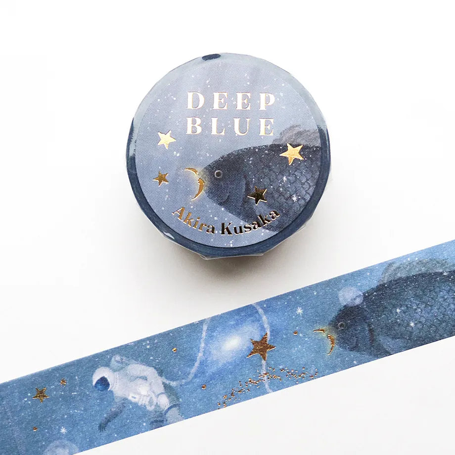 Cozyca Products - Akira Kusaka Washi Tape - Deep Blue
Masking tape by illustrator Akira Kusaka depicting astronauts and fish drifting in deep blue. With sparkling gold foil, the stars and the Milky Way are beautifully expressed.
While using it, I can't help but imagine the story behind the illustration.
20mm wide x 5m long