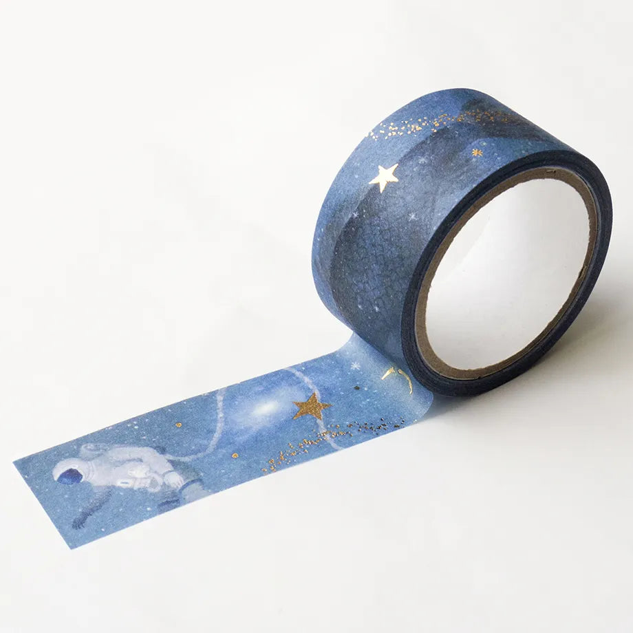 Cozyca Products - Akira Kusaka Washi Tape - Deep Blue
Masking tape by illustrator Akira Kusaka depicting astronauts and fish drifting in deep blue. With sparkling gold foil, the stars and the Milky Way are beautifully expressed.
While using it, I can't help but imagine the story behind the illustration.
20mm wide x 5m long