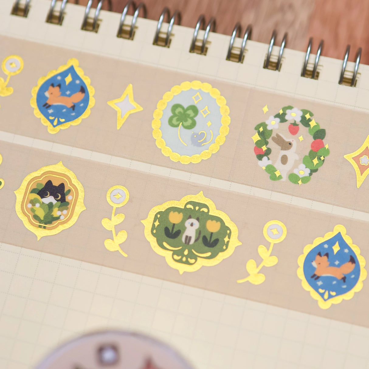 Animal in Frames Foil Washi Tape
Full color washi tape with foil
Width: 25mm
Length: 5m or 16 ft
Designed in San Jose, California
©Thousandskies