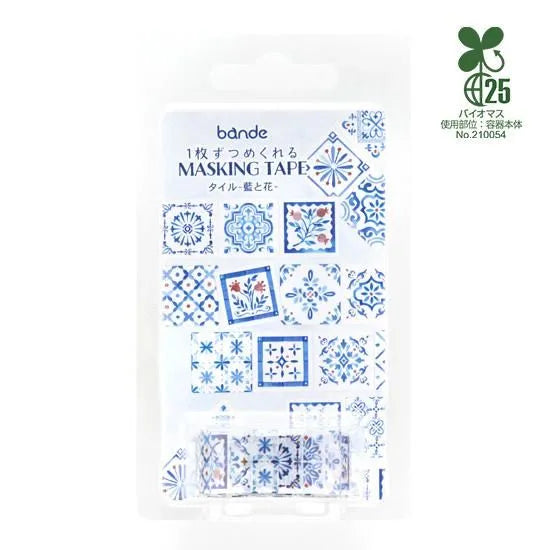 BANDE's popular patterns is back in print! Inspired by a city with a view of the sea, indigo is accented with red flowers and berries.
If you lay them in a row, it creates the impression of a real tile floor. If you stick it along the borders of your notebook or notebook, you can create a decoration that will make you smile.