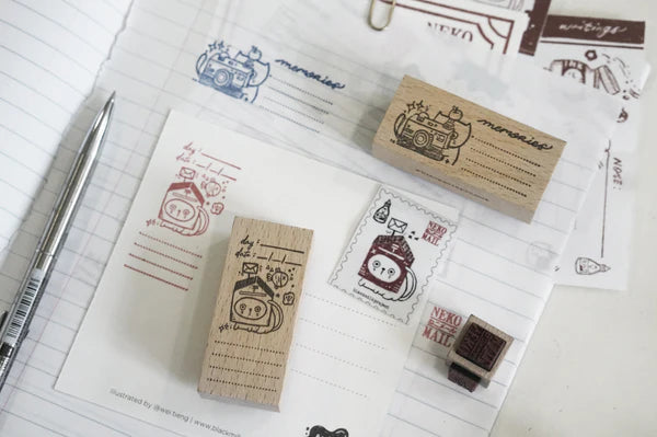 Size: approximately 4cm x 5cm
The stamps are made of industrial high grade red rubber with the finest details.As all stamps are assembled, cut, sanded by hand, size and shape may vary slightly. Wood material will differ depending on what the forest elves bring!
Stamps might be slightly stained because of quality tests during the process, but it will not affect your stamping color. 