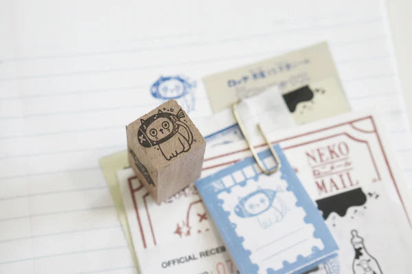 Size: approximately 2cm x 2cm
The stamps are made of industrial high grade red rubber with the finest details. As all stamps are assembled, cut, sanded by hand, size and shape may vary slightly. Wood material will differ depending on what the forest elves bring!
Stamps might be slightly stained because of quality tests during the process, but it will not affect your stamping color. 