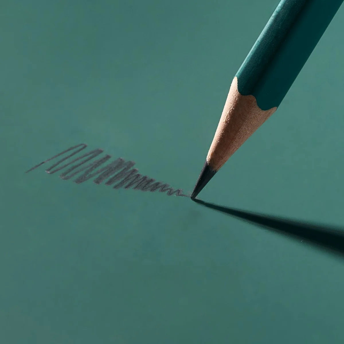 This colorway has a matte green finish, copper imprint, copper ferrule, and taupe eraser. It features a “SOFT” pencil graphite indicator stamp on the barrel. This Blackwing graphite pencil is ideal for musicians, woodworkers, artists, and anyone who prefers a soft, satisfying dark line. The Blackwing Matte pencil is the softest of the four popular core Blackwing models.
Blackwing Matte pencils come in a 12-pack gift box that also doubles as a pencil cup. The Blackwing Matte has the soft same pencil graphit