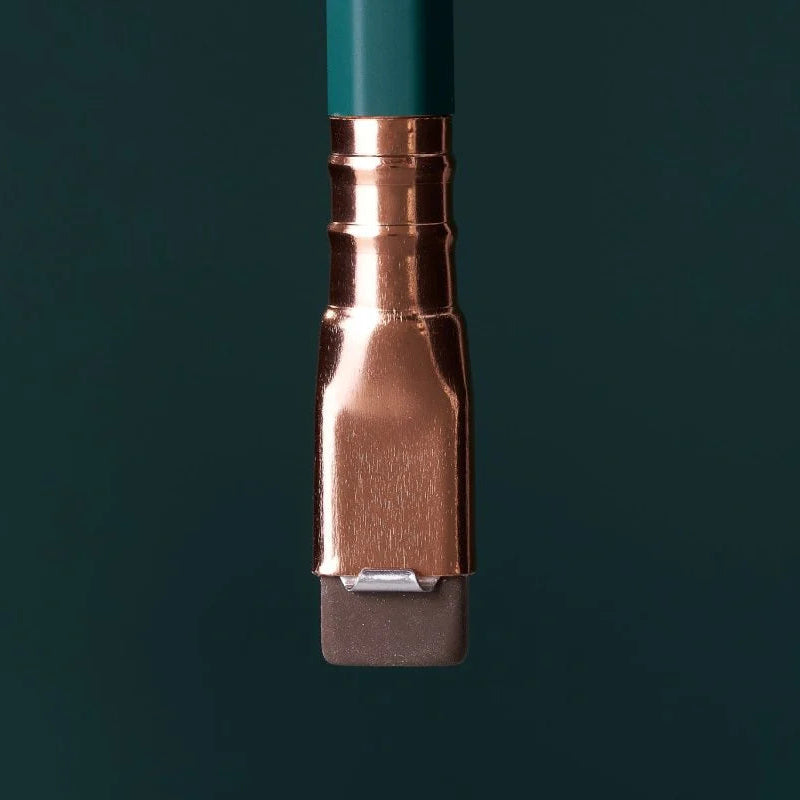 This colorway has a matte green finish, copper imprint, copper ferrule, and taupe eraser. It features a “SOFT” pencil graphite indicator stamp on the barrel. This Blackwing graphite pencil is ideal for musicians, woodworkers, artists, and anyone who prefers a soft, satisfying dark line. The Blackwing Matte pencil is the softest of the four popular core Blackwing models.
Blackwing Matte pencils come in a 12-pack gift box that also doubles as a pencil cup. The Blackwing Matte has the soft same pencil graphit