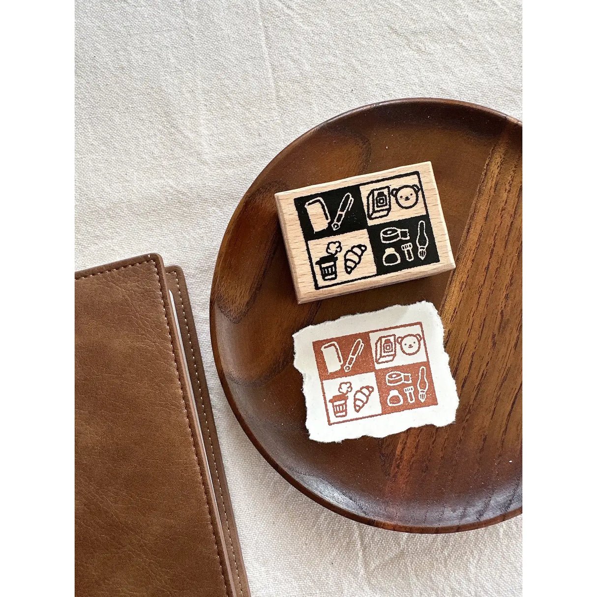 Our adorable Bear wooden stamps are here! Our stamps add a sweet and cute touch to your planner or journal. Add them in your journaling, planning, and memory keeping spreads!
Stamped image is approximately 1.55"x1.2".