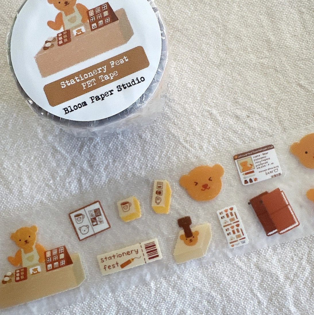Bear has a booth at a stationery fest! He enjoys seeing his regular customers and any stationery lovers at his booth!
Made with:
- clear matte PET Tape
- kiss cut designs
-40mm x 5m