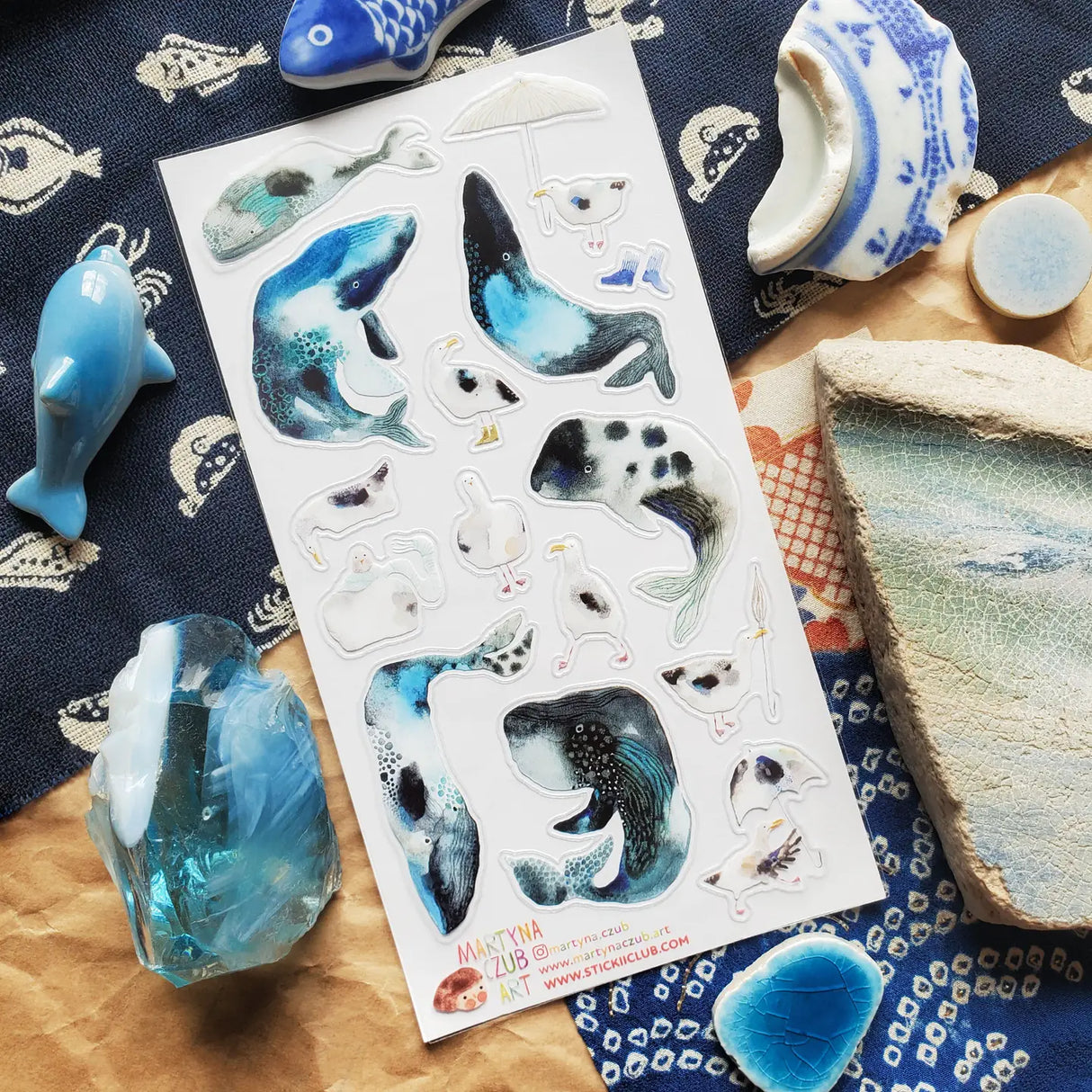🐋☂️ Breezy and full of seaside charm, @martyna.czub’s watercolor whales and gulls make quite the charming coastal crew. With curious expressions, tiny umbrellas, rain boots, and a few delightfully dramatic whale poses, this playful sheet perfectly captures the magic of a windswept day by the sea.
Art by: @martyna.czub