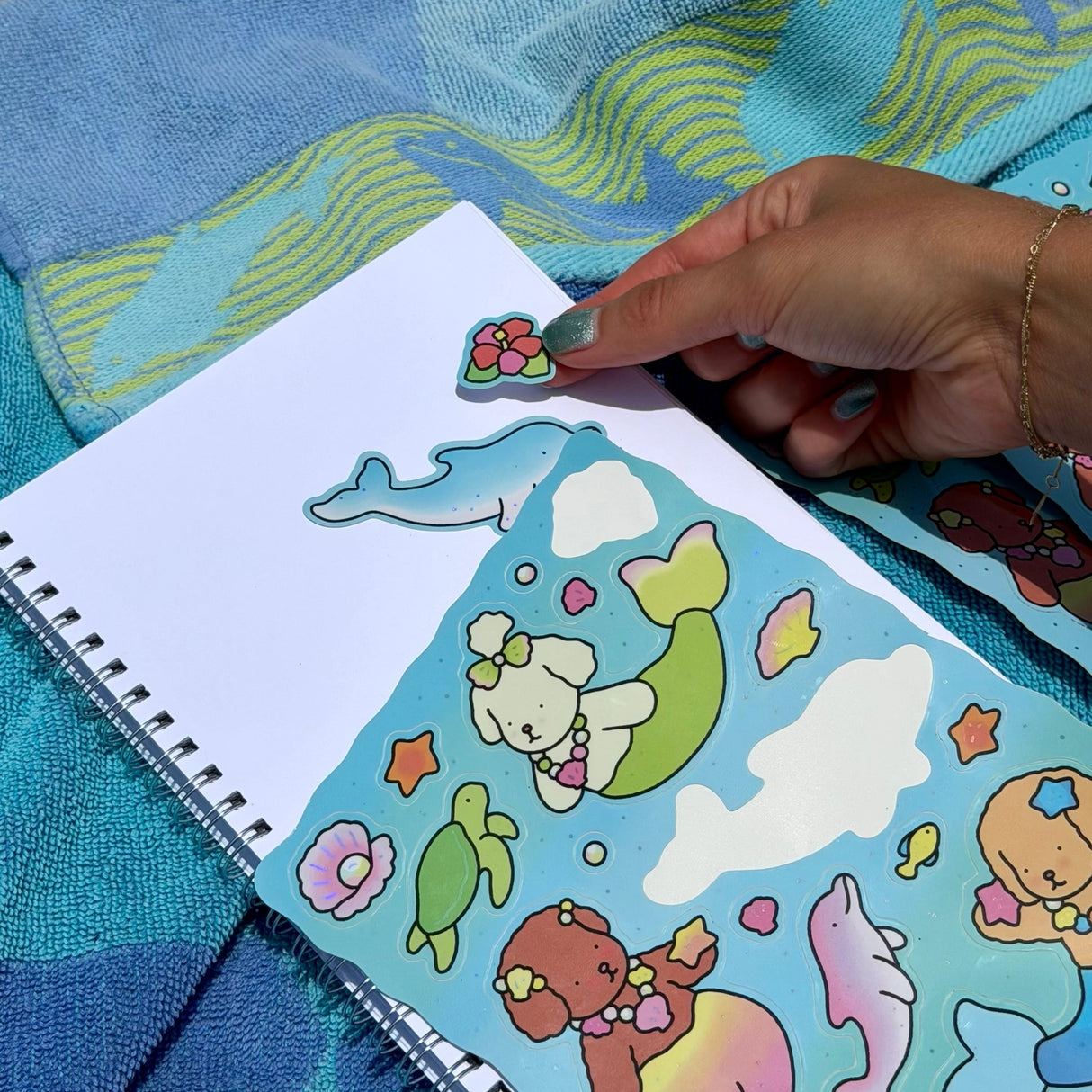 Bobbie Goods Sticker Sheet - Mermaid
19 stickers!
Holographic details
Weatherproof
Gloss finish
Sheet is 5" x 7"