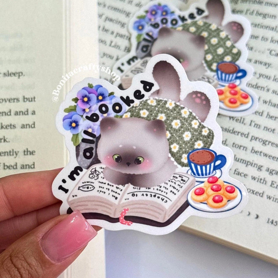 Snuggle up with this I’m All Booked cat sticker . Featuring an adorable fluffy kitty reading a book, a warm cup of coffee, and fresh cookies. This sticker is the perfect cozy companion for any book lover or cat enthusiast.
♡ STICKER DETAILS ♡
~ Sticker size: 2.7’’ inches
~ Printed on matte sticker paper
~ Matte Laminate finish ✨
~ ONLY Handwash. This sticker is not dishwasher or microwave safe.