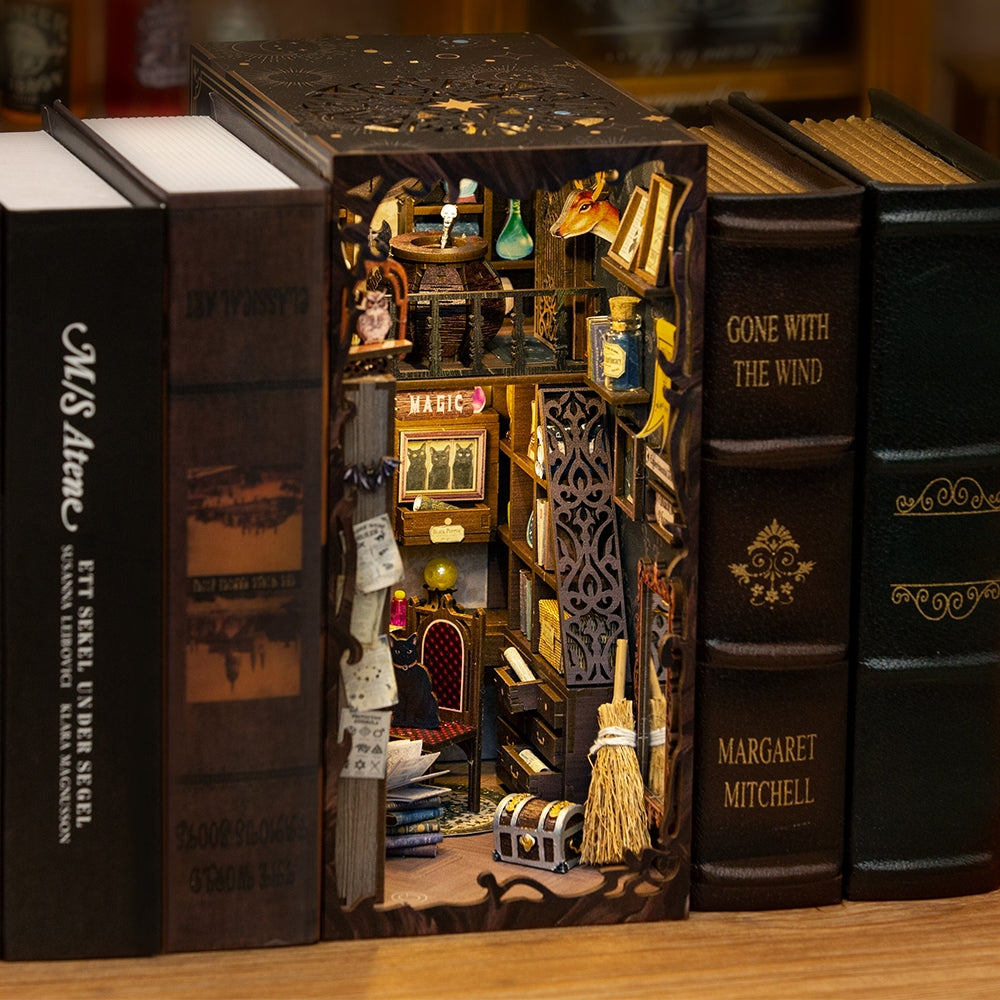 Book Nook Kit: Magic Pharmacist with Dust Cover