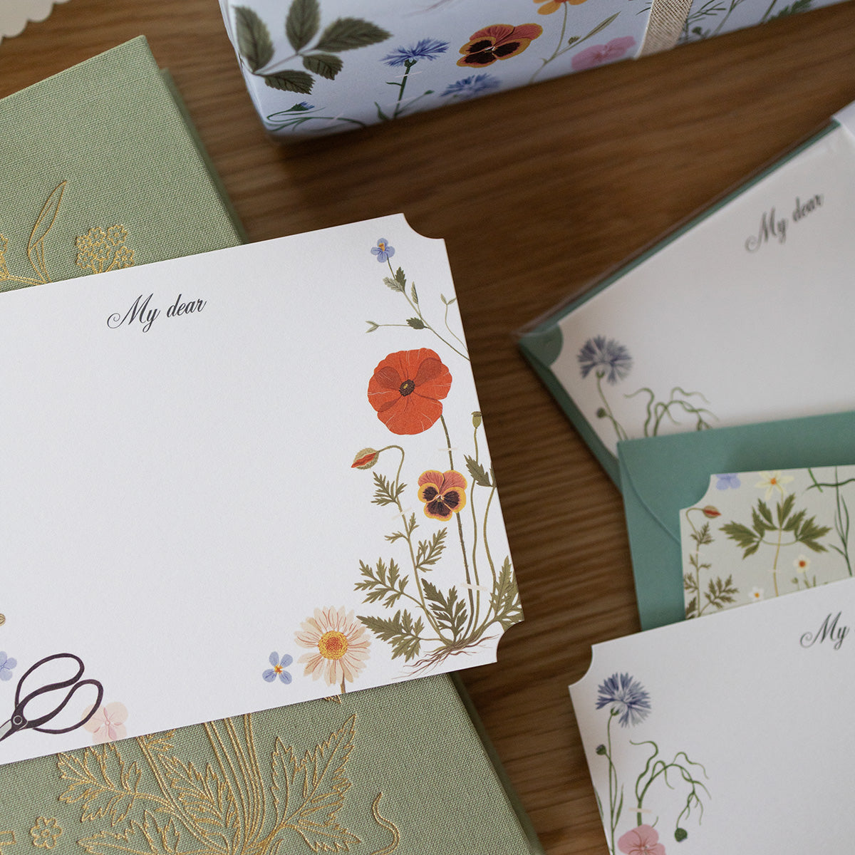 Botanica Paper Co. Herbarium A6 Notecards | Set of 4
Size A2, 5.5" x 4.25"
Pack of 4 writing cards + 4 A2 envelopes
Die-cut corners
Printed full color on heavyweight card stock
Illustrated pattern on the back