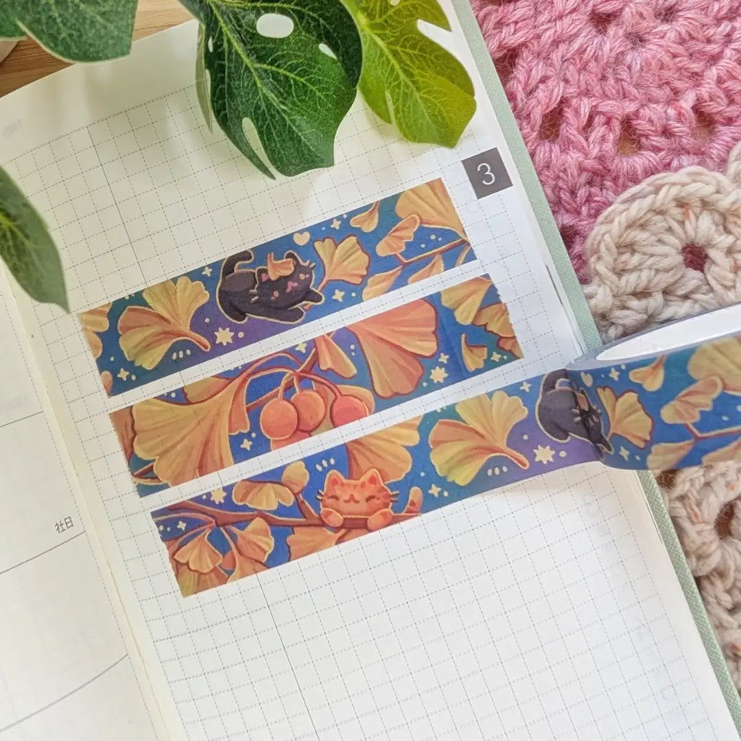 A washi tape inspired by ginkgo leaves! Each roll of washi tape is 15mm (approximately 0.59 inches) wide and 10 meters (approximately 10.9 yards) long.
Washi tapes have a small labeling sticker with branding and design, but without extra packaging.