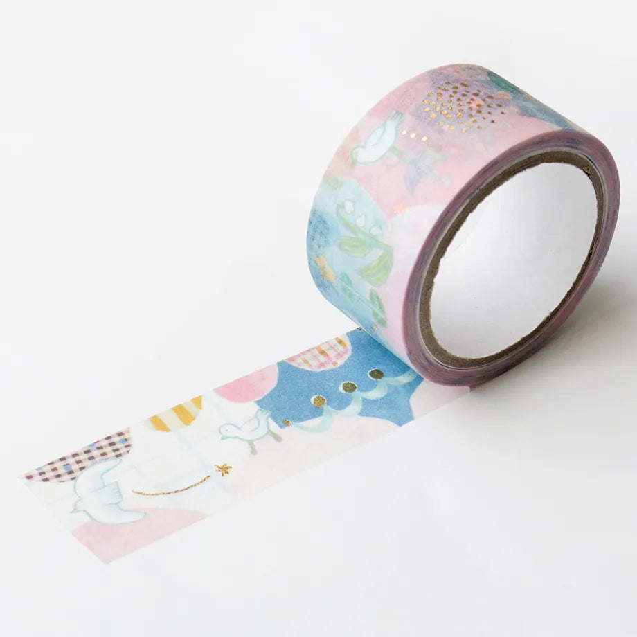 Cozyca Products - CHIHIRO SONODA Washi Tape - TORI no OTOSHIMONO
Washi tape by artist CHIHIRO SONODA, who is also known for embroidered works such as brooches and earrings. The shining gold foil-stamped "bird oyster" has a unique and cute design. Pay attention to the clear expression of the bird.
20mm wide x 5m long