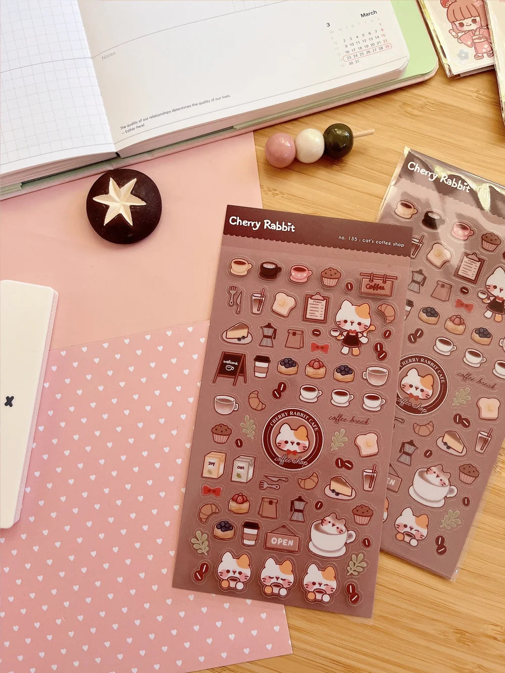 Clear transparent stickers! Decorate your planner / diary with these little stickers of a cat’s coffee shop ☕🐈✨
Kiss cut sticker sheet
1 sheet
Sheet size: 9 x 18 cm
Material: Clear PET