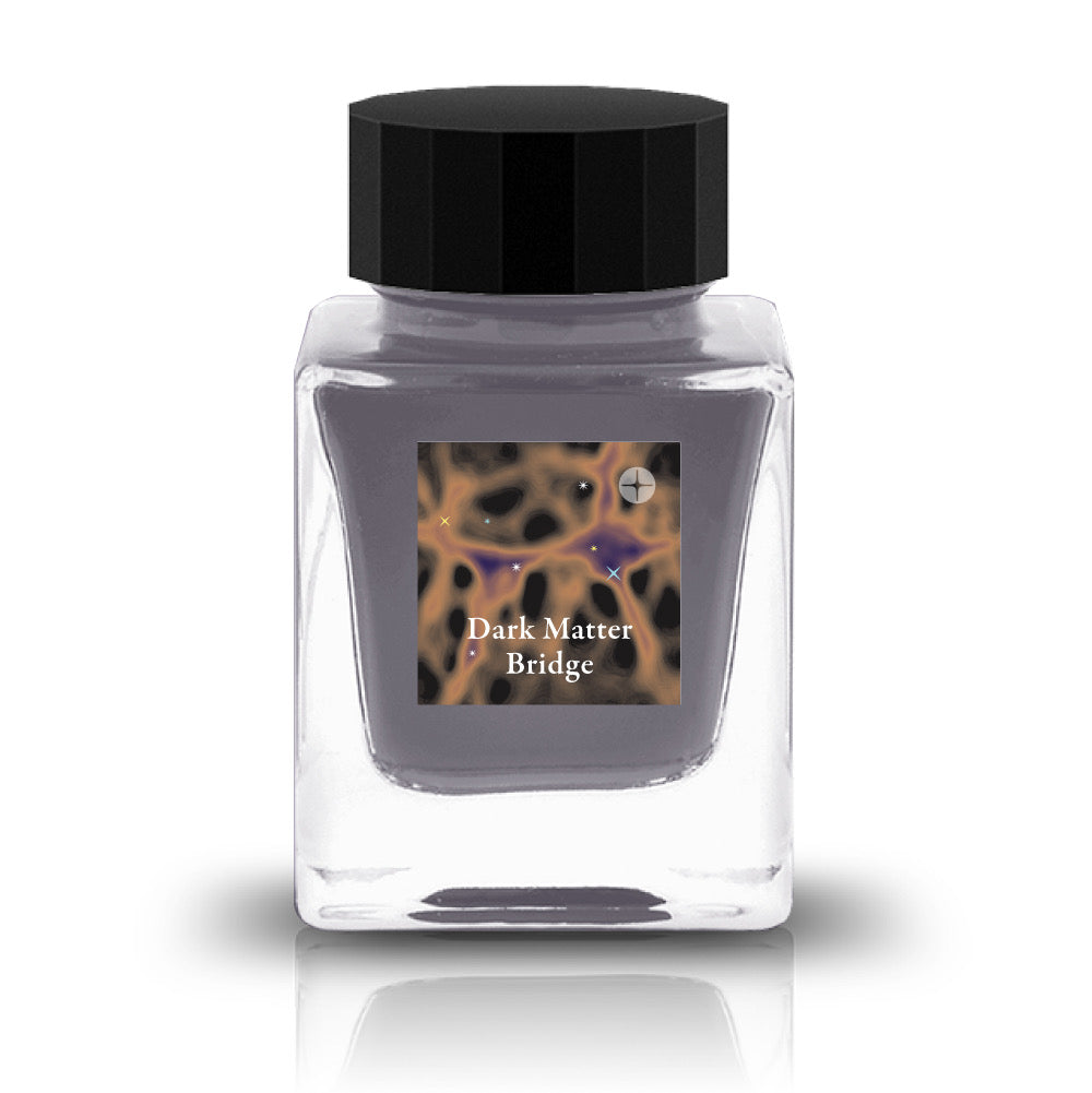 Cross the threshold between light and shadow with Dark Matter Bridge, a mysterious ink from TONO & LIMS’ Deep Field collection. This ink is a dark blush color with earthy undertones that reveals pink and purple hues as it dries.
30 ml
