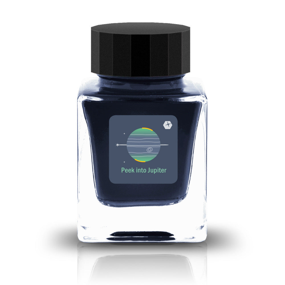 The DEEEP SPACE Collection is a series of fountain pen inks inspired by the mystery of the cosmos. Each color captures the spirit of the universe, from the deep stillness of interstellar space to the luminous shimmer of distant stars and the vivid tones of swirling nebulae. Formulated for smooth, effortless flow, these inks may also reveal subtle color-shifting effects, bringing dimension and brilliance to every stroke.
Bright Green
30ml
