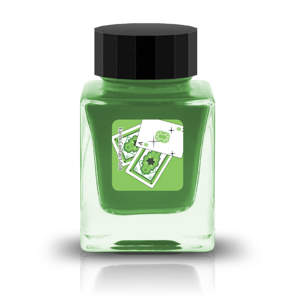 Embrace the bold and vibrant tones of nature through Tono & Lims' Earth Contact Line. Inspired by rich gemstones, each ink color is perfect for those who enjoy adding radiance to their collection. Be sure to shake the bottle well before use to evenly disperse the glitter.
RGB: 125, 224, 99
Green
Shimmering
30 ml
