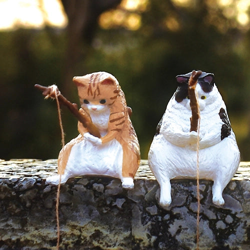 These figures are of cats sitting on a fishing line. They are sitting on the fishing line, looking at the line and relaxing.
Lineup (5 Variants):
Scottish Fold
Calico Cat
Norwegian Forest Cat
Munchkin
Mix