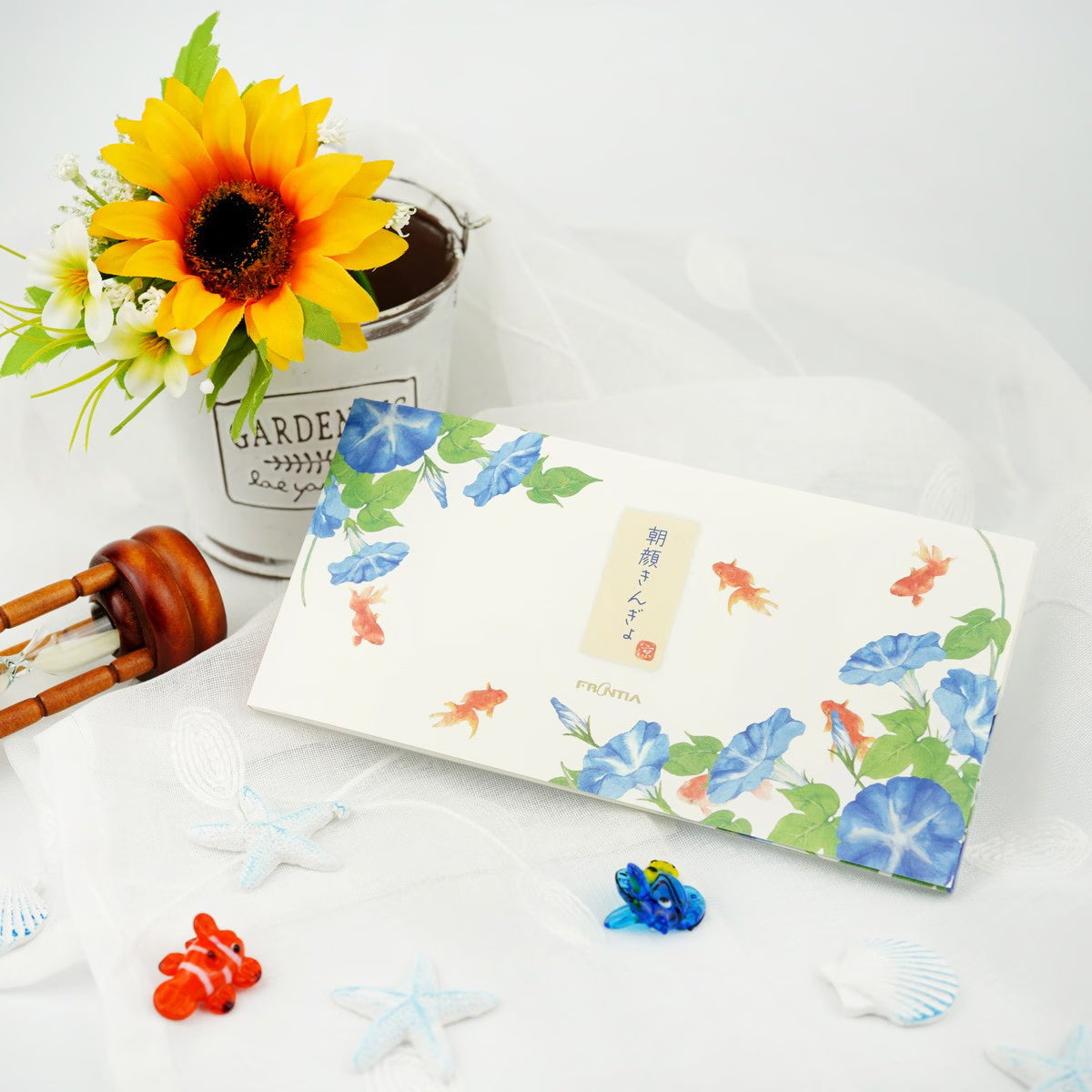 This one-stroke paper is perfect for various summer occasions, such as a small summer greeting during the ongoing heat, a return to someone who helped you during summer vacation, or a gift for summer gifts. 2 designs, 36 sheets in total.