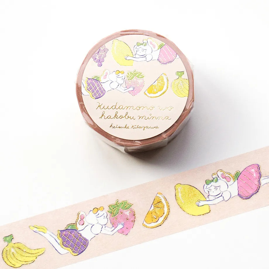 Foil-stamped masking tape by illustrator Heisuke Kitazawa. Apple, lemon, grapes... Everyone is depicted in a line carrying colorful items. The entire tape is delicately adorned with sparkling gold foil embossing, adding a design accent. Cut short to use as stickers, or as a pop point in wrapping or decoration.
✨ Product Features
Gold foil stamping for a subtle, elegant shine
Perfect for decorating planners, journals, cards, gifts, and scrapbooks
High‑quality Cozyca Products washi tape
Size: 20