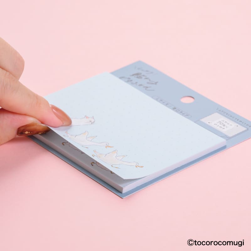 By making 70% of the adhesive side of the label, Pita Fusen can be stuck firmly and does not peel off easily. The cute die-cut type has a shape that makes the most of the design of the illustration. The design is based on an illustration by Tocoro Comugi, an illustrator who is very popular on SNS for drawing loose and slightly funny animals. The memo size (memo type) is just the right size for a small thank you or message, or as a memo to put around your PC or on your calendar.
70 x 70mm
20 sheets