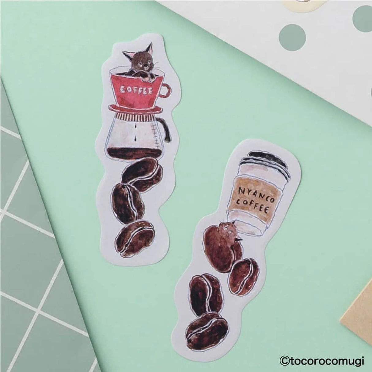 By making 70% of the adhesive side of the label, Pita Fusen can be stuck firmly and does not peel off easily. The cute die-cut type has a shape that makes the most of the design of the illustration. The design is based on an illustration by Tokorokomugi, an illustrator who is very popular on SNS for drawing loose and slightly funny animals. The small (bookmark type) is a convenient size when you want to put a marker on your page. It is designed to stick firmly so that it will not easily peel off from b