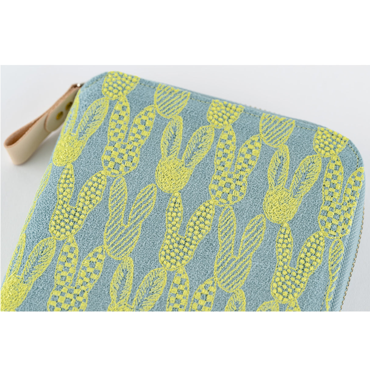Hobonichi A6 Cover - minä perhonen pomppia (Light Blue)