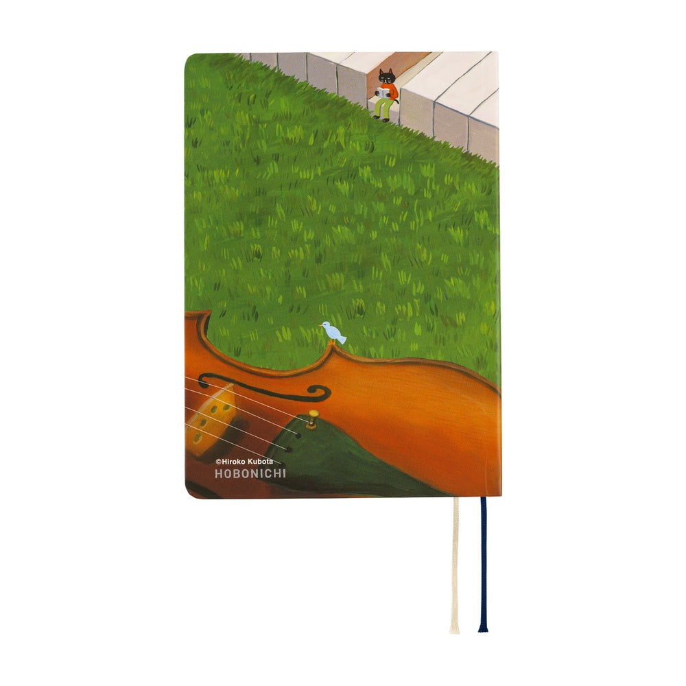 On the piano key for the note Mi, a single cat seems to be waiting for someone.
And again, on the back of the cover, another cat is on the Mi key, quietly reading a book.
If only they get a little bit closer.