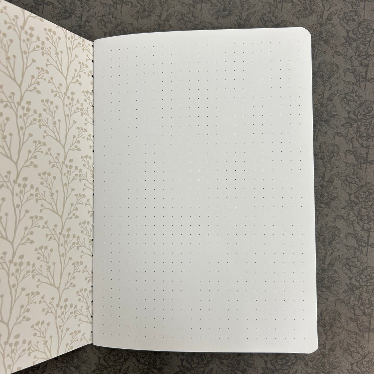 A beautifully curated B6 softcover notebook set designed for everyday creativity and planning. This set includes a grey soft notebook cover with three insert bands and three coordinating notebooks: one white dot‑grid notebook, one white grid notebook and one white lined notebook, each featuring 40 pages of thick 160gsm paper—perfect for journaling, sketching, note‑taking, and bullet planning.
Thoughtfully crafted by Archer & Olive, this bundle gives you a flexible, customizable writing system you can c