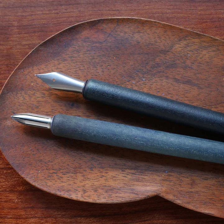 A nib holder that emerged from our desire to create a tool that inspires a lifetime of use, bringing joy to our hands and soul. From the timeless material to the comfortable thickness, form and length, each and every detail has been carefully considered to create a perfect fit. The 7-inch length is similar to that of a standard pencil. Designed to universal specifications to fit all standard nibs, the nib holder will travel with you for a lifetime of writing.
A nib holder crafted from Japanese cherry