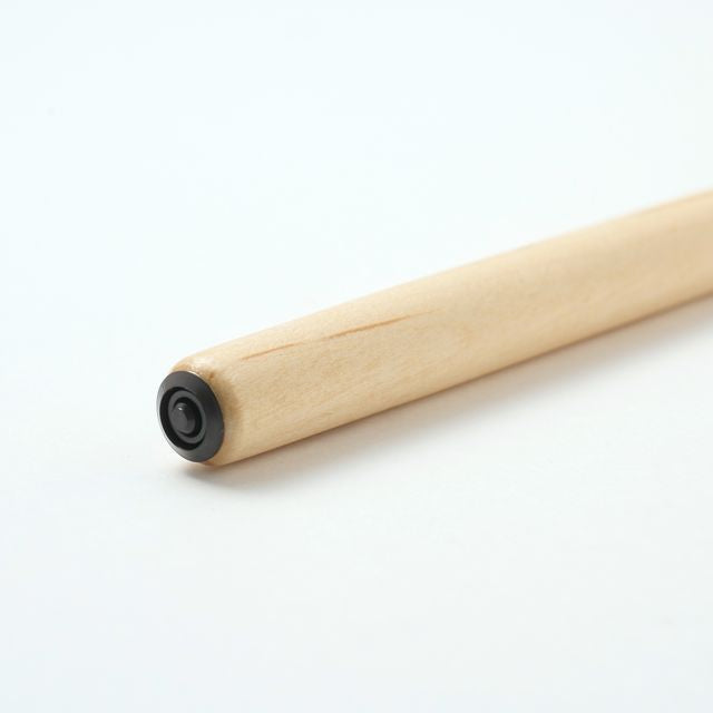 A nib holder that emerged from our desire to create a tool that inspires a lifetime of use, bringing joy to our hands and soul. From the timeless material to the comfortable thickness, form and length, each and every detail has been carefully considered to create a perfect fit. The 7-inch length is similar to that of a standard pencil. Designed to universal specifications to fit all standard nibs, the nib holder will travel with you for a lifetime of writing.
Experience the feel of natural wood. A ni