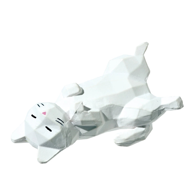 "Kaku Kaku Neko Neko" is now in stock! Introducing a fresh twist on our previous cat products, "Kaku Kaku Neko Neko" features adorable, angular shapes that capture various charming cat behaviors. These cute and heartwarming items are sure to bring a smile to your face!