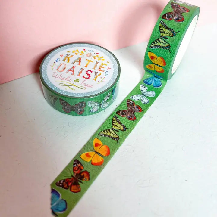 There are so many uses for washi tape! You can use it for scrapbooking, gift wrapping, and even home decor projects :) Add some extra charm to your letter-writing, use it to tack up photos... the possibilities are endless!
Details:
* Traditional washi tape, printed on rice paper
* Each roll is 15mm wide, 10m long, and the pattern reprints every 350mm.
* Semi-transparent 