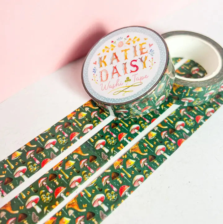There are so many uses for washi tape! You can use it for scrapbooking, gift wrapping, and even home decor projects :) Add some extra charm to your letter-writing, use it to tack up photos... the possibilities are endless!
Details:
* Traditional washi tape, printed on rice paper
* Each roll is 15mm wide, 10m long, and the pattern reprints every 350mm.
* Semi-transparent 