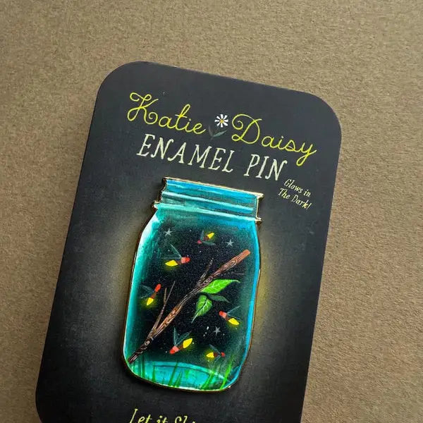 A tiny treasure to pin on your jacket, tote, or favorite old flannel—each one a little love letter to country delights, small joys, and the art of noticing.
Details:
• 1.75” on the longest side
• Gold-plated finish
• Rich, detailed UV printing
• Double pin posts with sturdy metal backings
• Mounted on a backing card
Designed with love in my Oregon studio. Manufactured in China.
Collect them all or gift one to a kindred spirit. 🌸