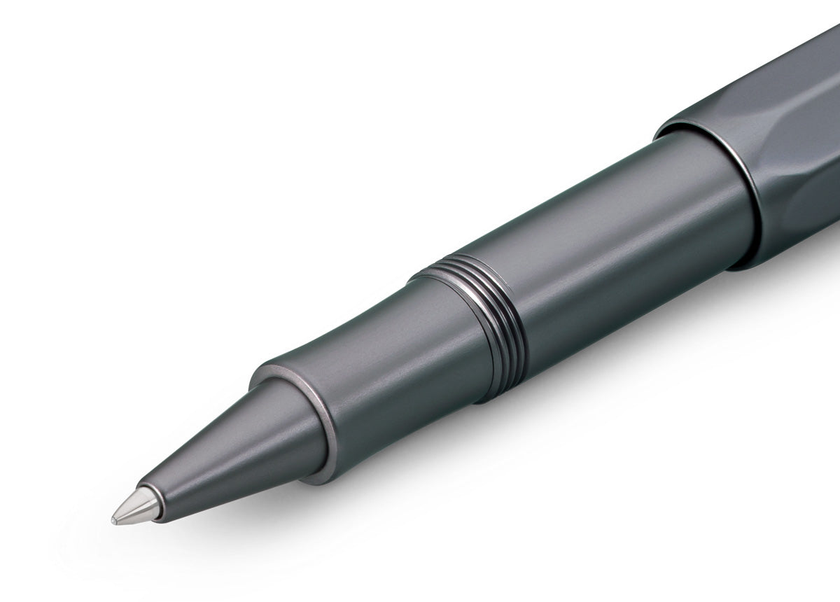 Contemporary design made of high-quality aluminium for an incomparable writing feel.
Our AL Sport roller ball anthracite is a pen to behold. The silky, glossy surface in a warm grey tone has an expressive and noble appeal. It is a perfect accessory for everyday use in the office, daily life, and leisure.
The metallic body is made of high-quality aluminium and grants an unique haptic experience. Its fine surface imparts elegance.
The Kaweco Sport was created in 1911. The pocket-sized roller ball pen only